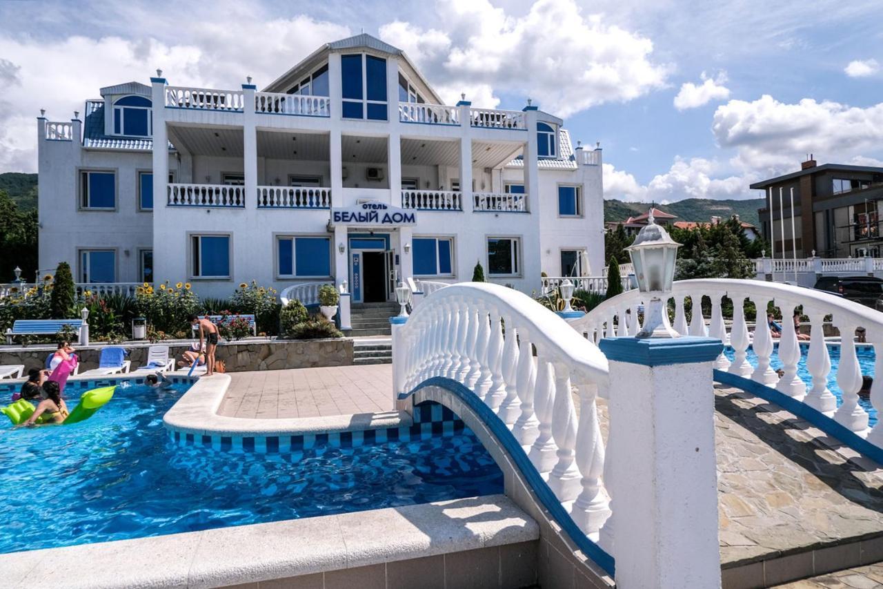 White House Hotel Gelendzhik Bagian luar foto